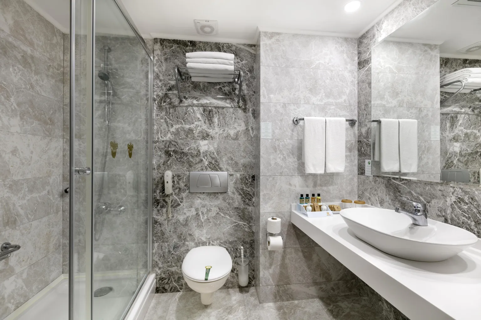Comfort Standart Anabina Kara Manzaralı Oda