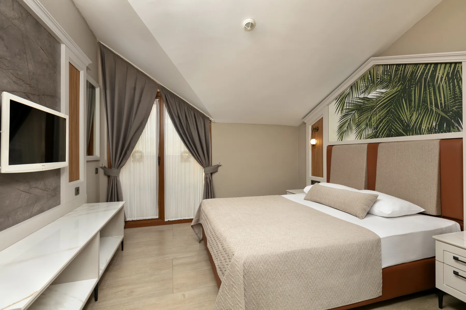Comfort Roof Main Building Room
